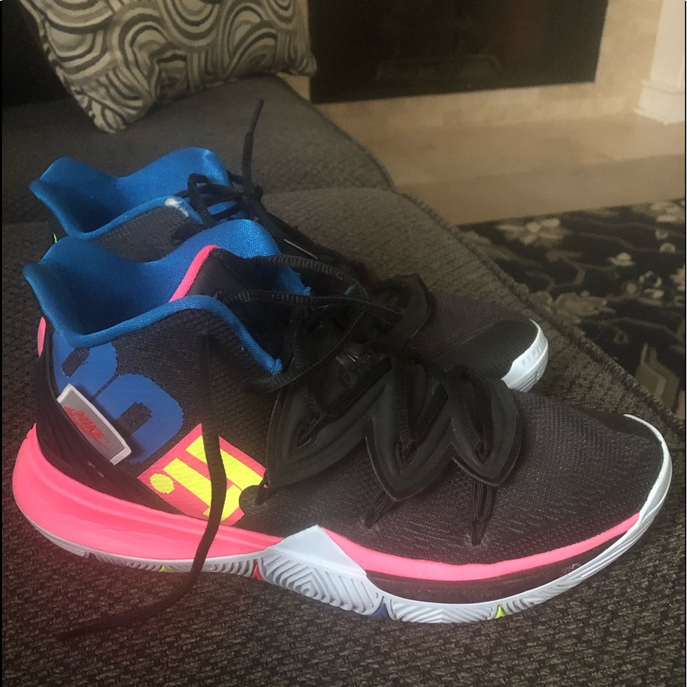 Men’s Kyrie 5 Black/Volt/Hyper Pink